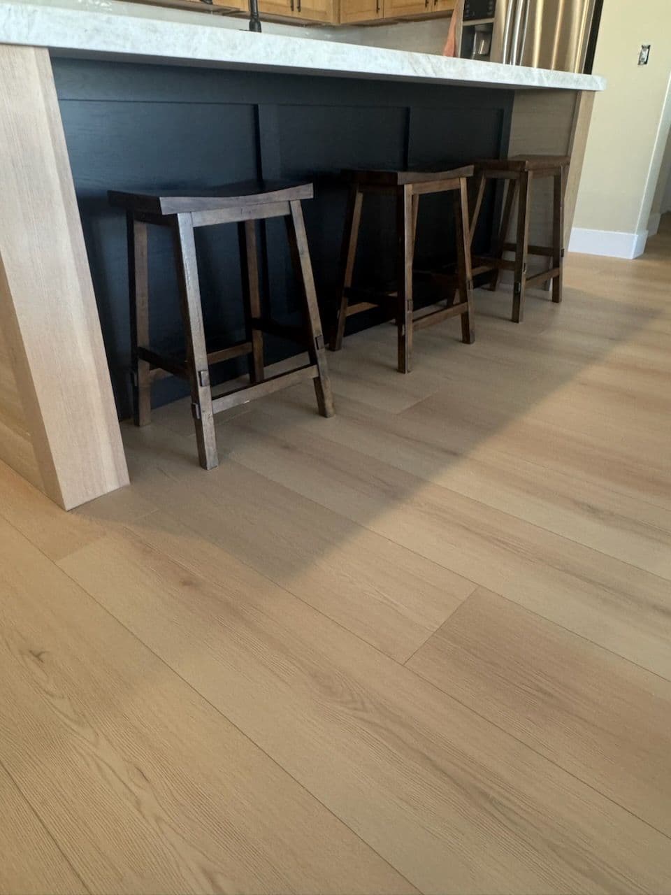 Gallery photos for Seamless Light Wood Flooring for Modern Kitchens: Image #1