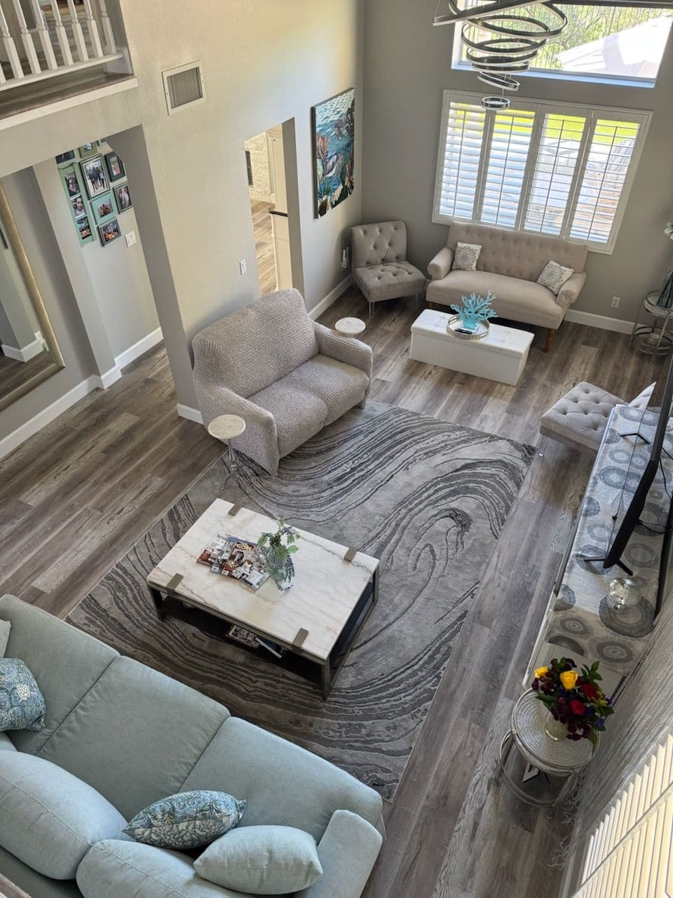Project Gray Laminate Flooring for Modern Living Rooms image