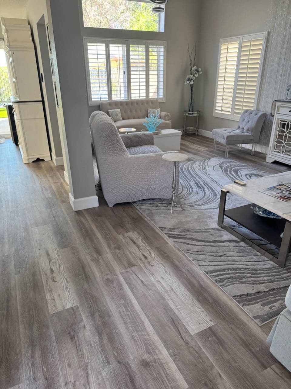 Gallery photos for Gray Laminate Flooring for Modern Living Rooms: Image #1